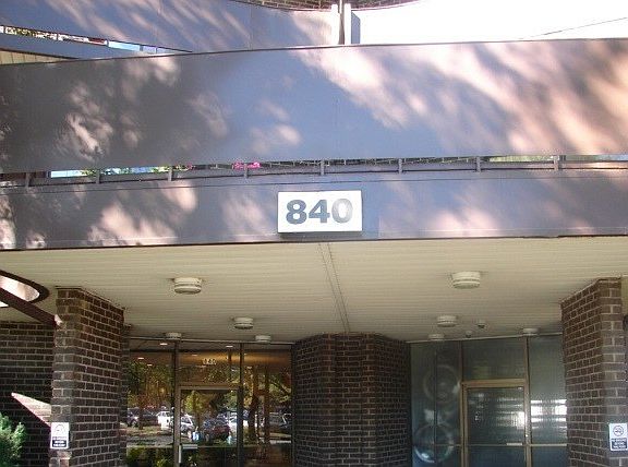 2nd image of 840 Wellington Ave Unit 505