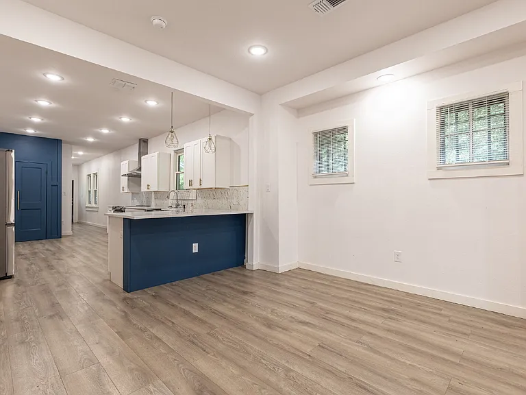 1010 Burnet St — Photo 9