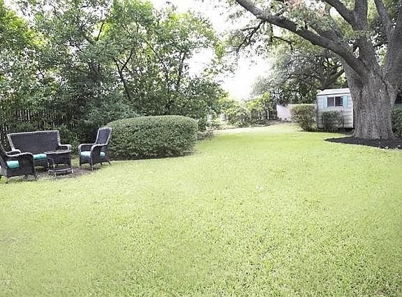 4th image of 4117 Whitfield Ave