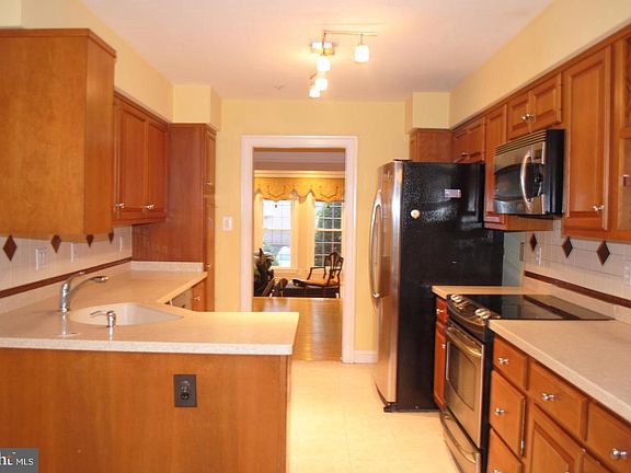 5th image of 5906 Maplewood Park Pl
