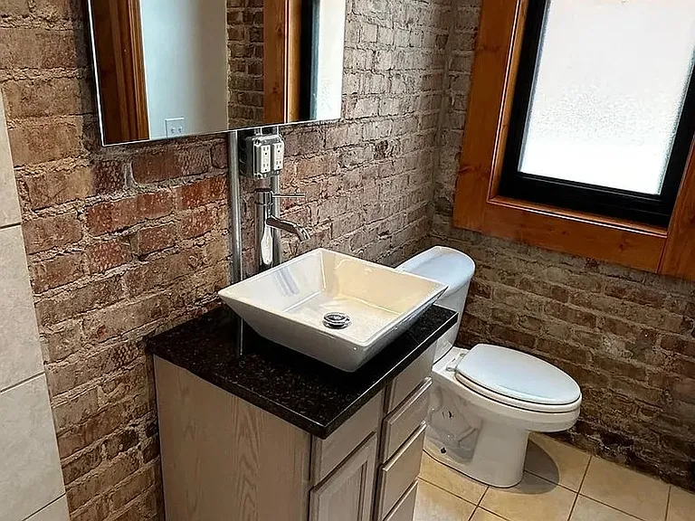 107 N Main St — Photo 16