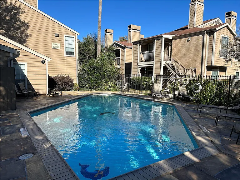 1880 White Oak Dr #103 — Photo 13