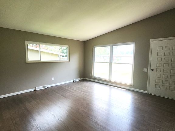 3rd image of 2565 Flamingo Dr