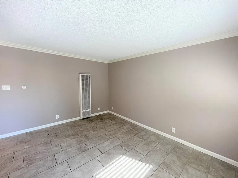 13625 Franklin St #B — Photo 4