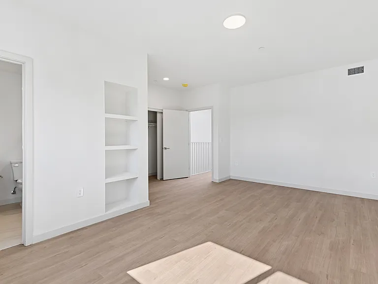 2523 S Orange Dr #2523 — Photo 9