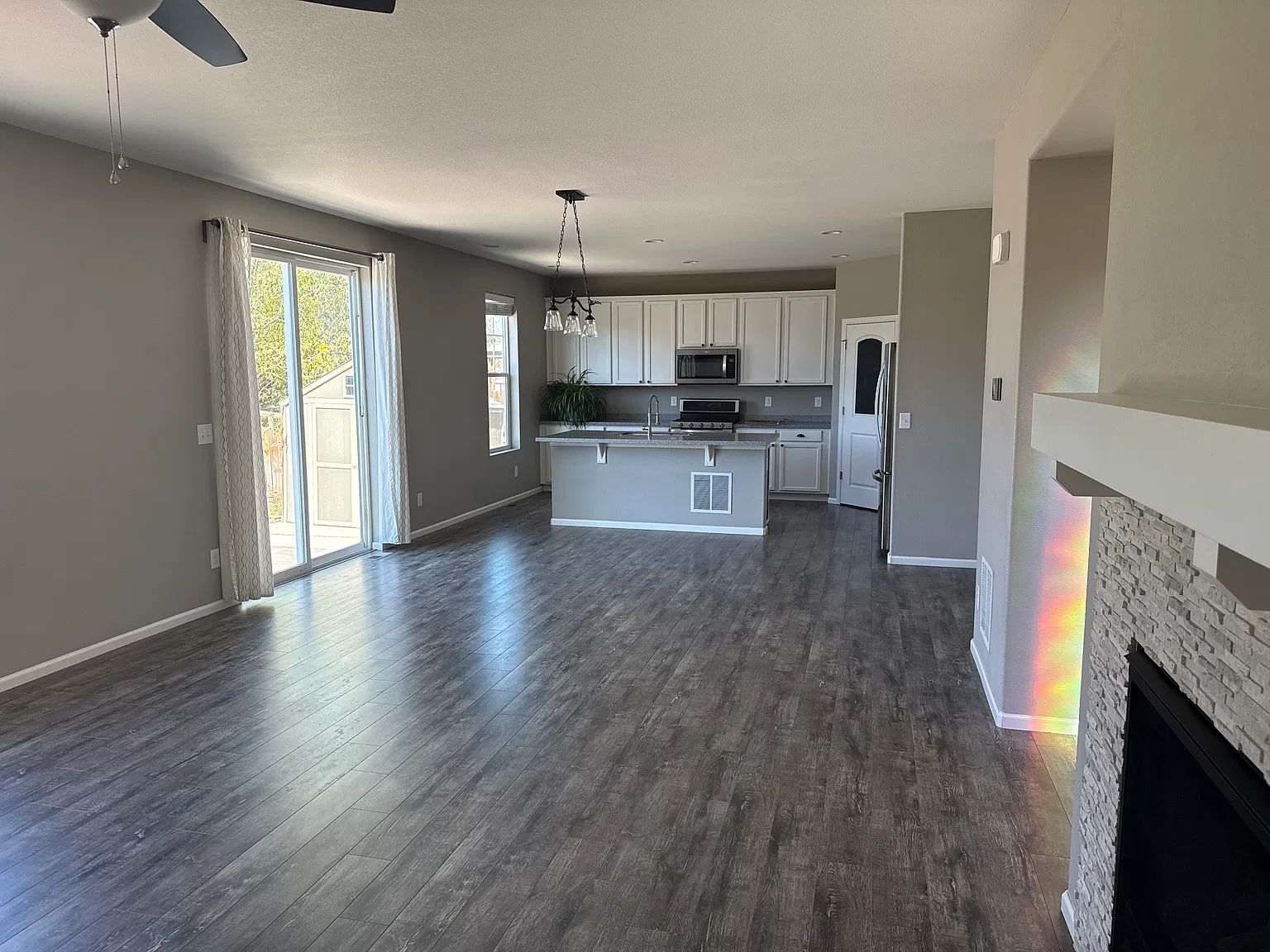3 bed, 2.5 bath, 2800 sqft, $2,850 — Photo 3