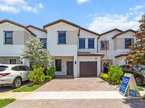221 SW 159th Way, Hollywood, FL 33027