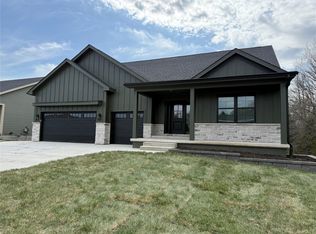 902 S 9th Ave, Winterset, IA 50273