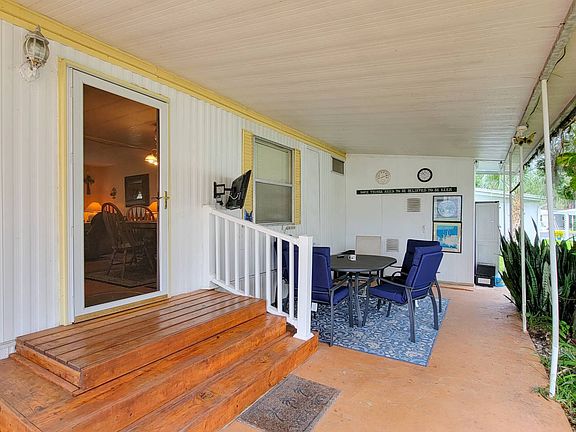 4th image of 24 Carriage Bay Ct