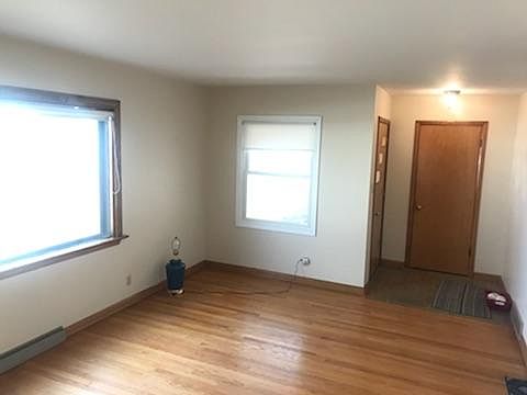 livng room with picture window