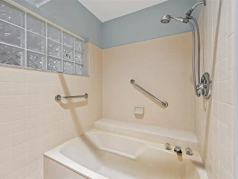 227 Southampton Dr #289 — Photo 31