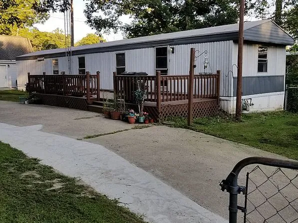 803 Gold River Ave, Rockford, IL 61102