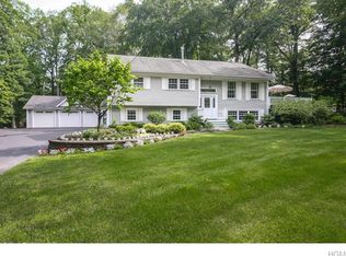3 Rustic Dr, Airmont, NY 10952