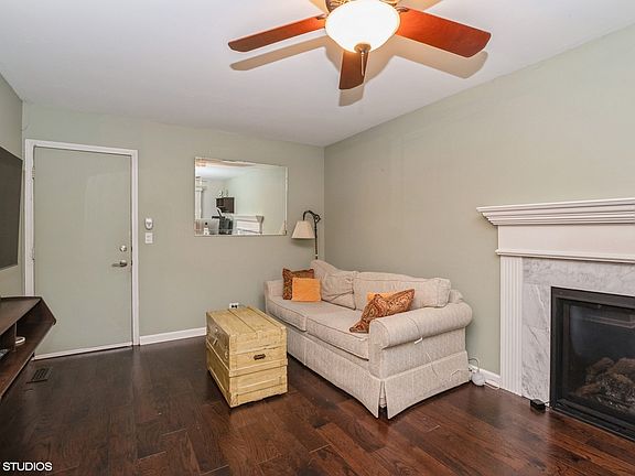 3rd image of 2314 Cambridge Ln