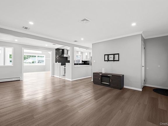 3rd image of 2538 1st Avenue