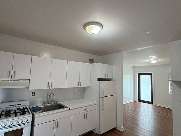 2nd image of 481 NW 30th St APT 2
