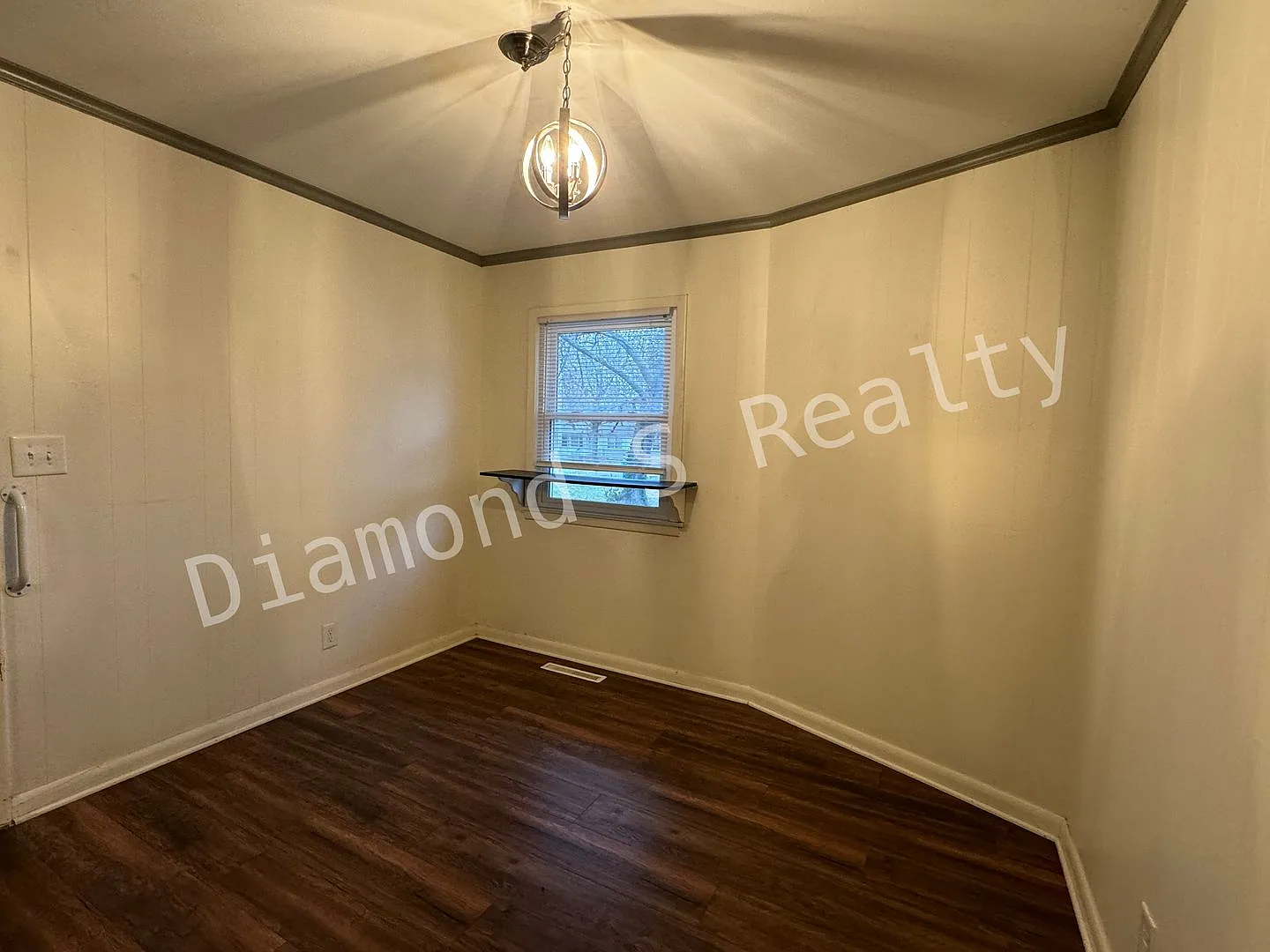 3 bedroom home available - Huge backyard! — Photo 4