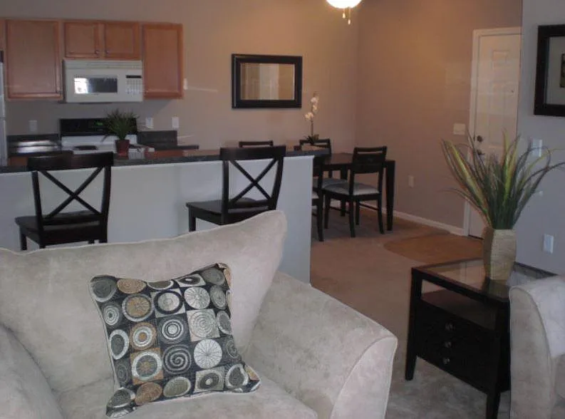 Building Photo - 40 Hunt Club Dr #308