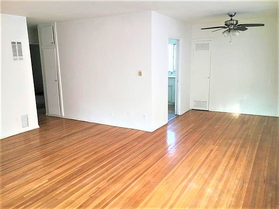 3rd image of 838 N Hayworth Ave APT 8