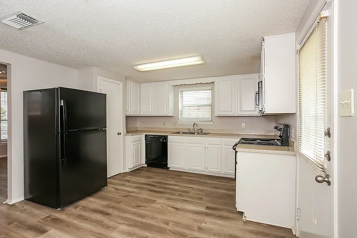 722 Nightingale Cir — Photo 8