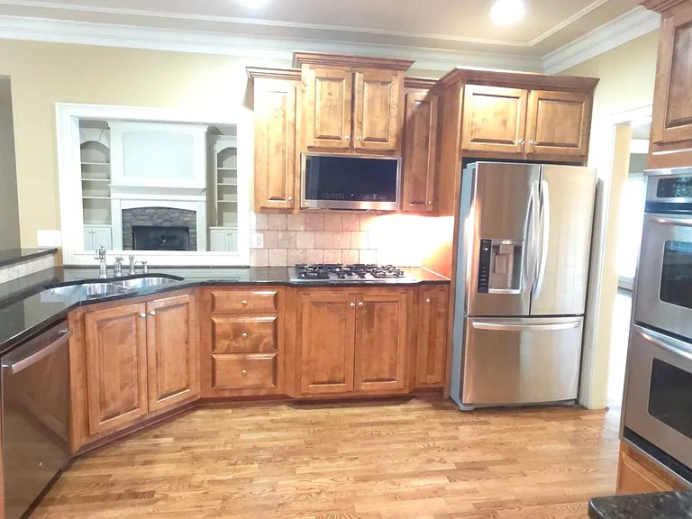 606 Lakeshore Ct — Photo 8