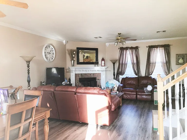 217 Tepee Dr — Photo 3