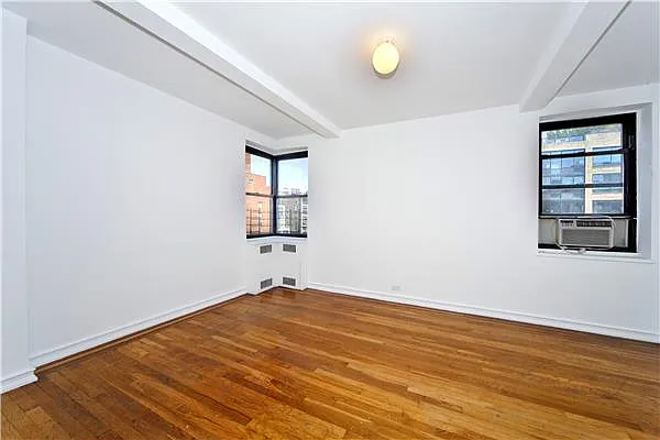 Rented by Bank Neary | media 19