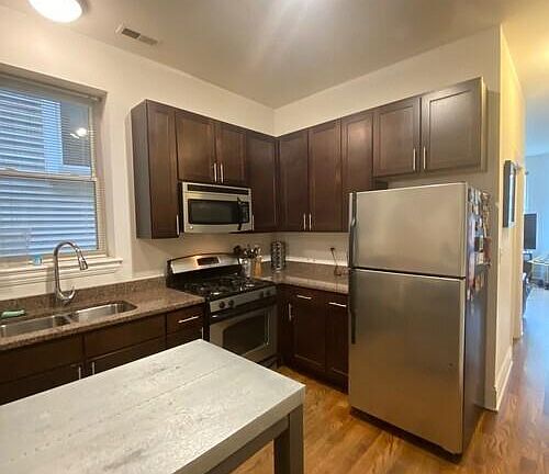 4th image of 2911 N Seeley Ave #1F