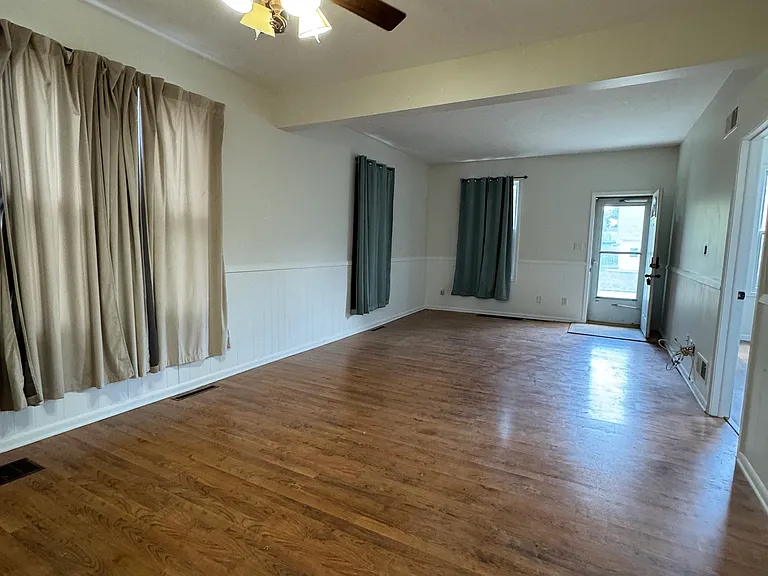 535 N Pebble St — Photo 2