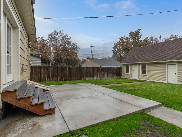 1728 W 11th Ave — Photo 31