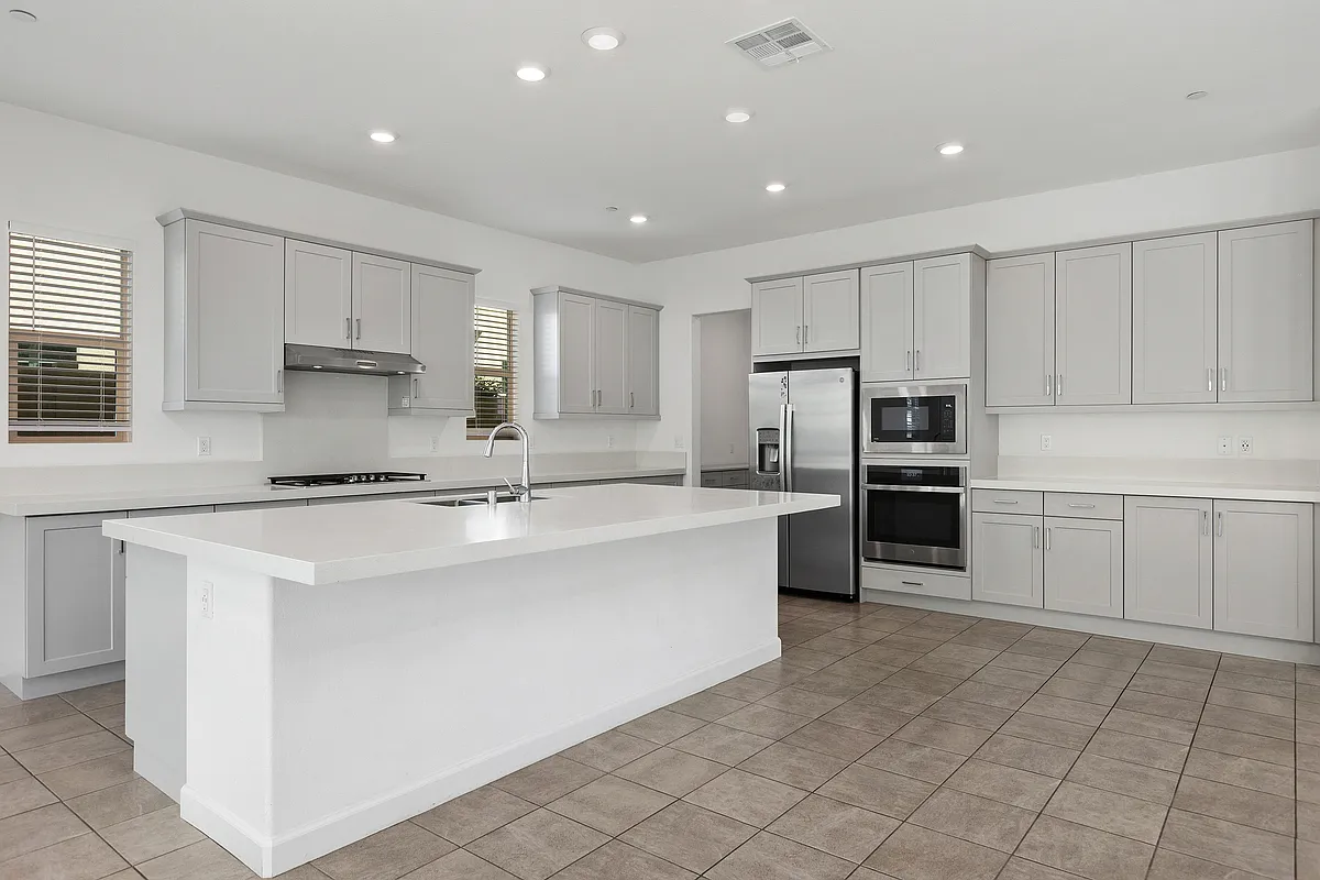 5 bed, 4.5 bath, 3453 sqft, $6,800 — Photo 4