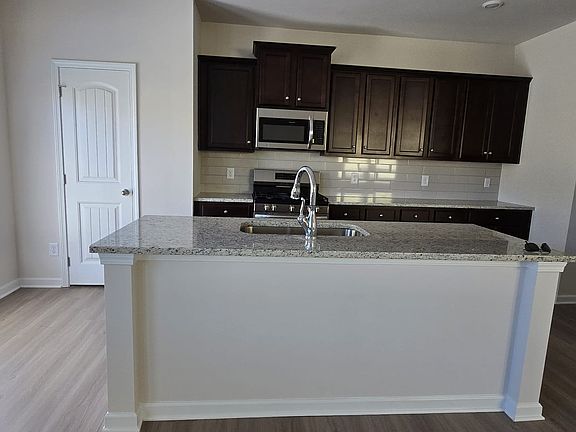 5th image of 40 Shelter Ln E