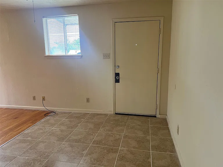 1201 Gillette St #4 — Photo 11