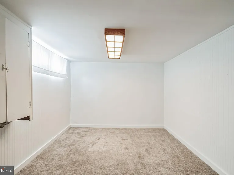 3631 Winona St — Photo 14
