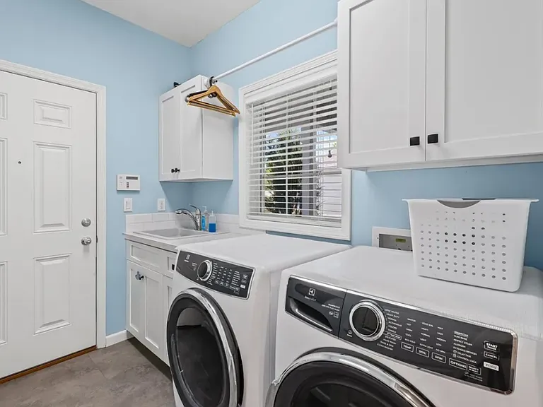 1632 Cobblefield Rd — Photo 16