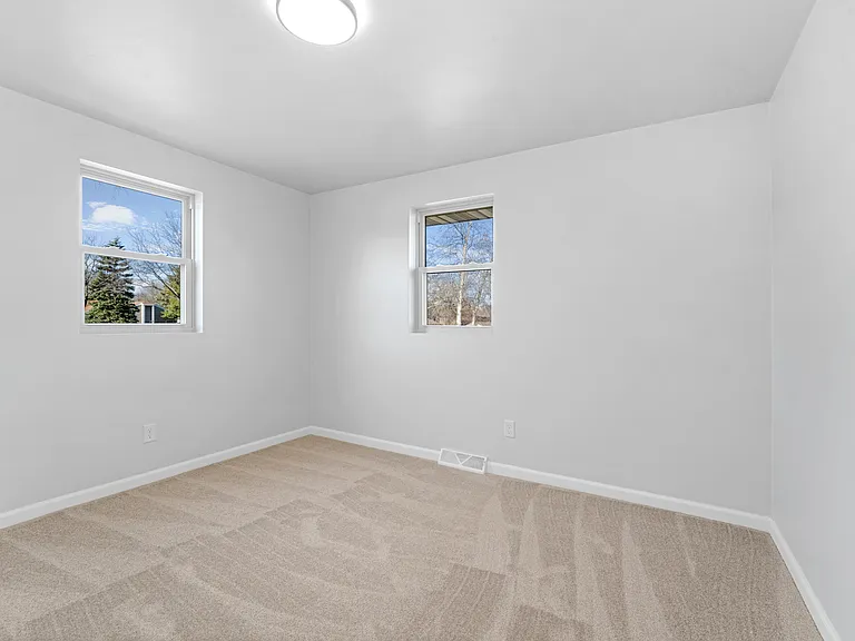 3209 E Canary St — Photo 9