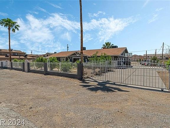 2nd image of 2055 Bledsoe Ln