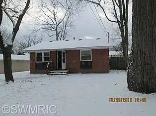 23 Burr St photo 1