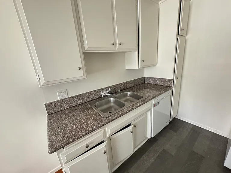 447 W Elk Ave #3 — Photo 19