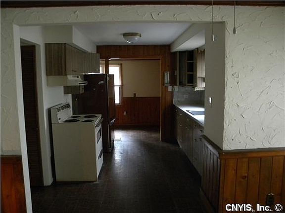 4th image of 905 Oswego St