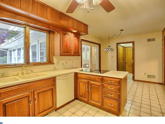 4th image of 13 Highland Dr