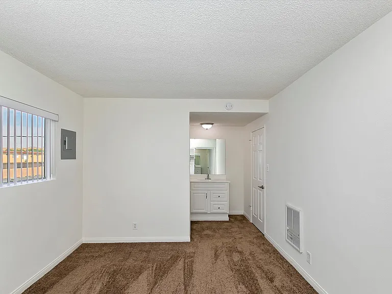 16229 Woodruff — Photo 15