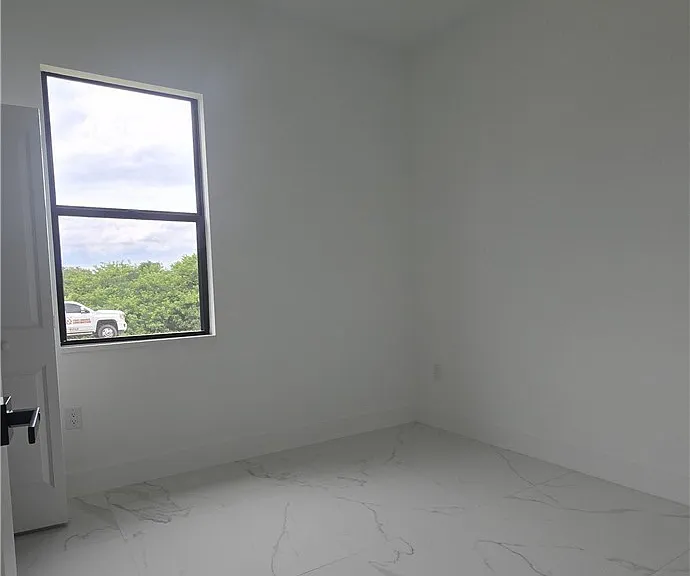 515 Croydon Ave S — Photo 13