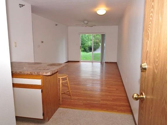 4th image of 422 Stonehaven Dr Unit 12
