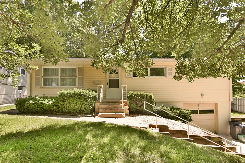 3 bed, 2500 sqft, $1,890 — Photo 1