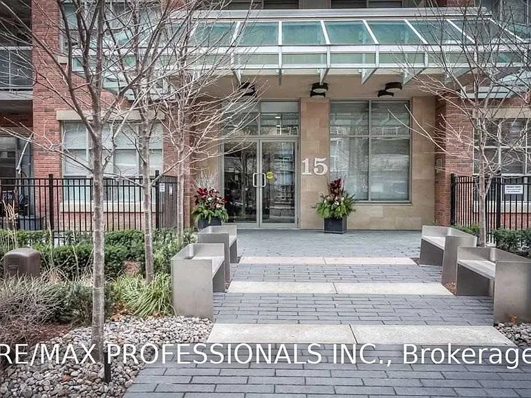 15 Stafford St #406 — Photo 2