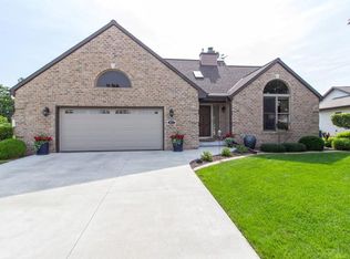 823 Sequoia Ct, Manitowoc, WI 54220