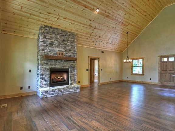 2nd image of 1299 Garnet Dr