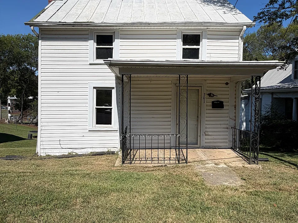 301 Plum St