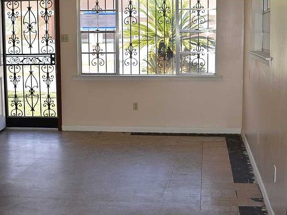 3rd image of 537 E Forest Lawn Dr